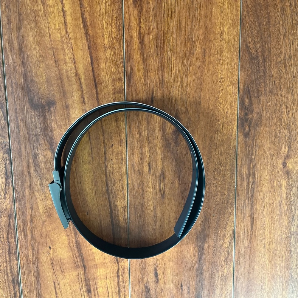 Guess 43 inch white belt